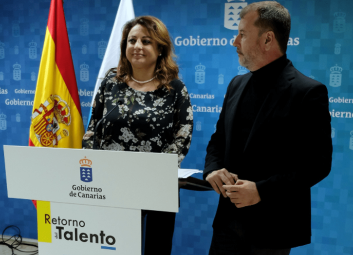 La consejera Cristina Valido y el director del SCE, Sergio Alonso (Foto TA)